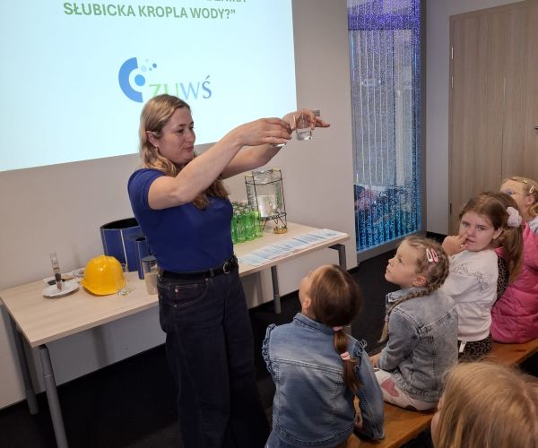 Spotkanie edukacyjne w wodociągach. 