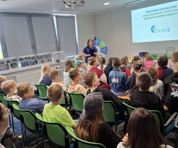 Spotkanie edukacyjne w wodociągach. 