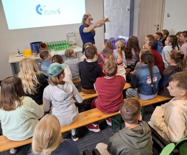 Spotkanie edukacyjne w wodociągach. 