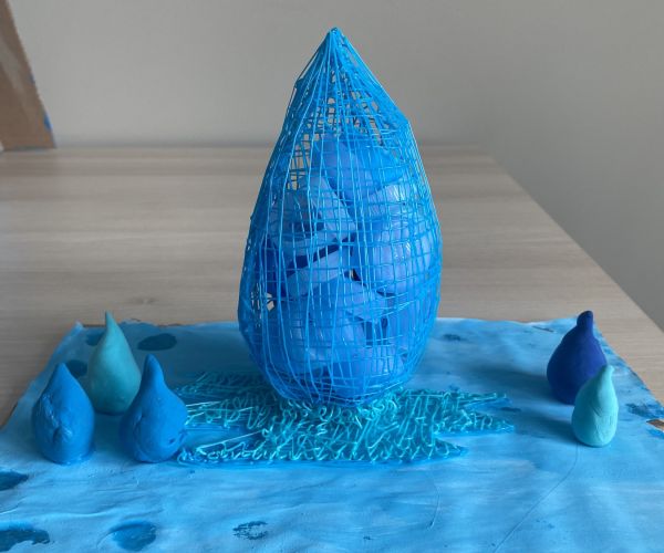 Praca plastyczna przedstawiająca kroplę wody.